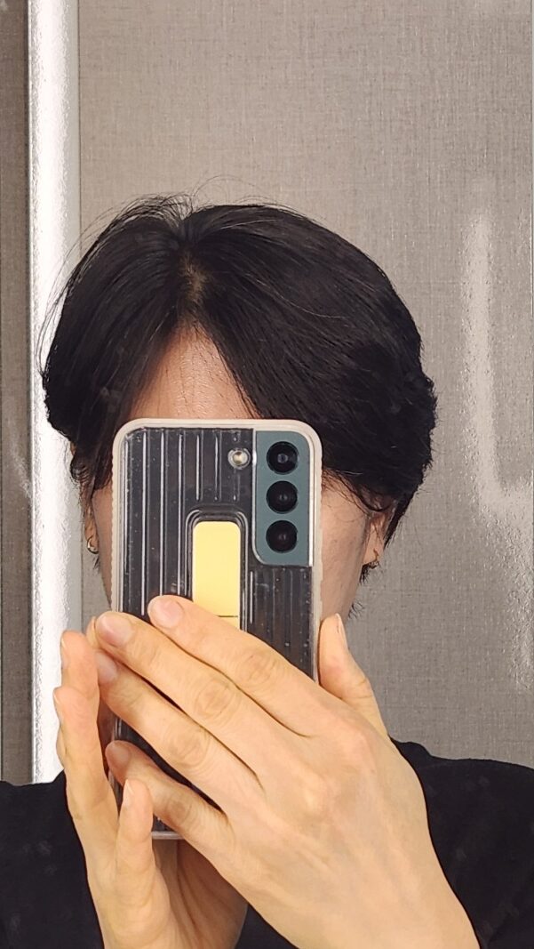 요즘 최신 머리로 짧은 스타일 머리 유지중인 모습