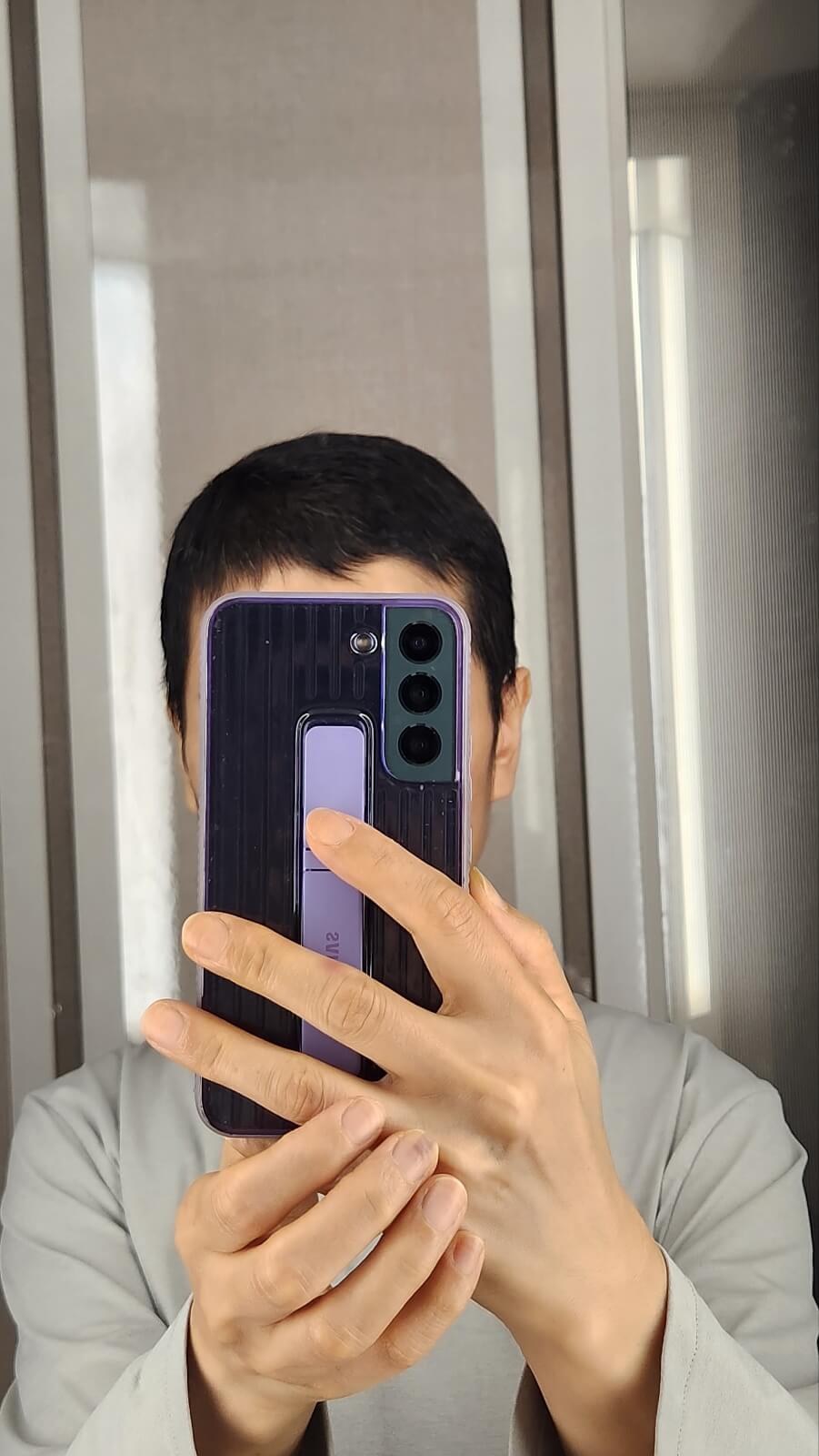 머리카락이 점점 빼곡히 자라나는 모습